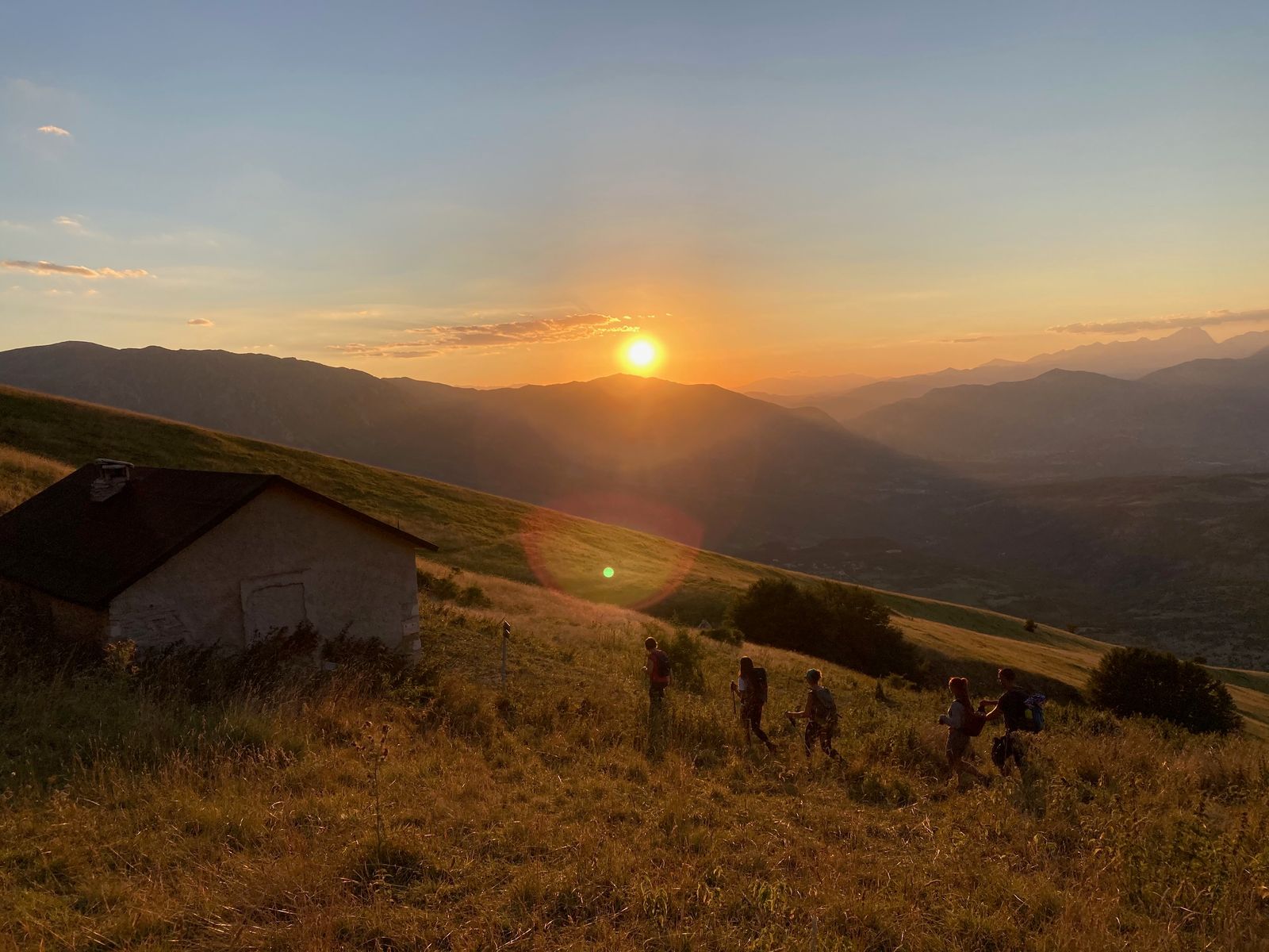 Il Rifugio Paolo Barrasso immerso nel paesaggio della Majella